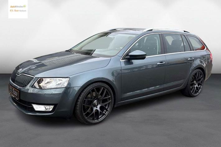 Grå Skoda Octavia fra 2016 set udefra