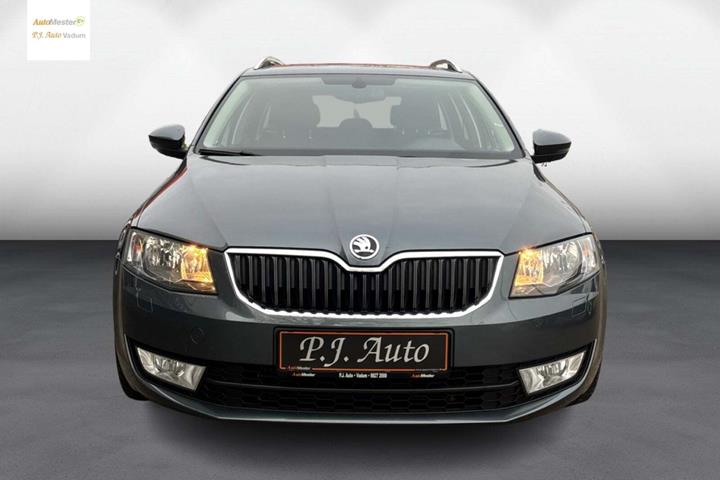 Grå Skoda Octavia fra 2016