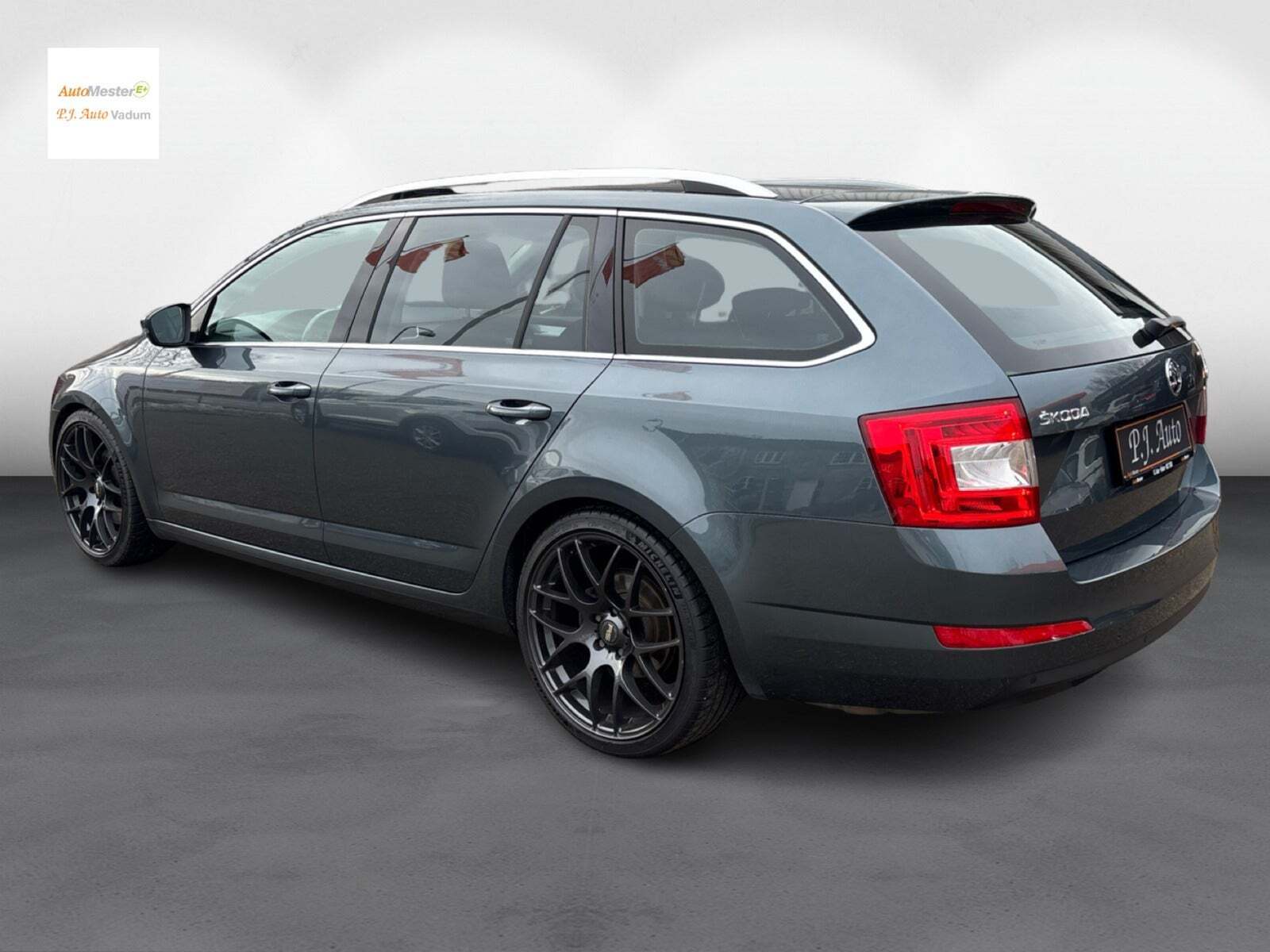 Grå Skoda Octavia fra 2016