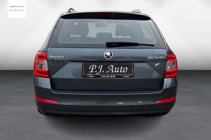 Grå Skoda Octavia fra 2016