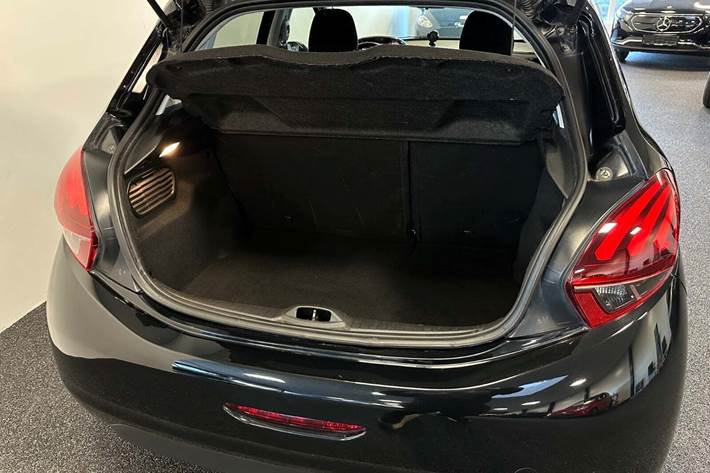 Sort Peugeot 208 fra 2016