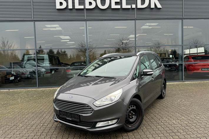 Grå Ford Galaxy fra 2017