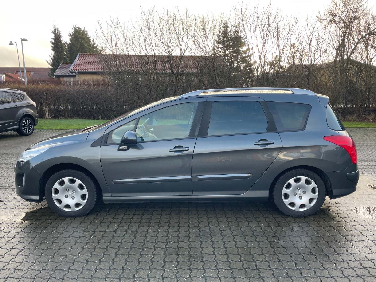 Grå Peugeot 308 fra 2011