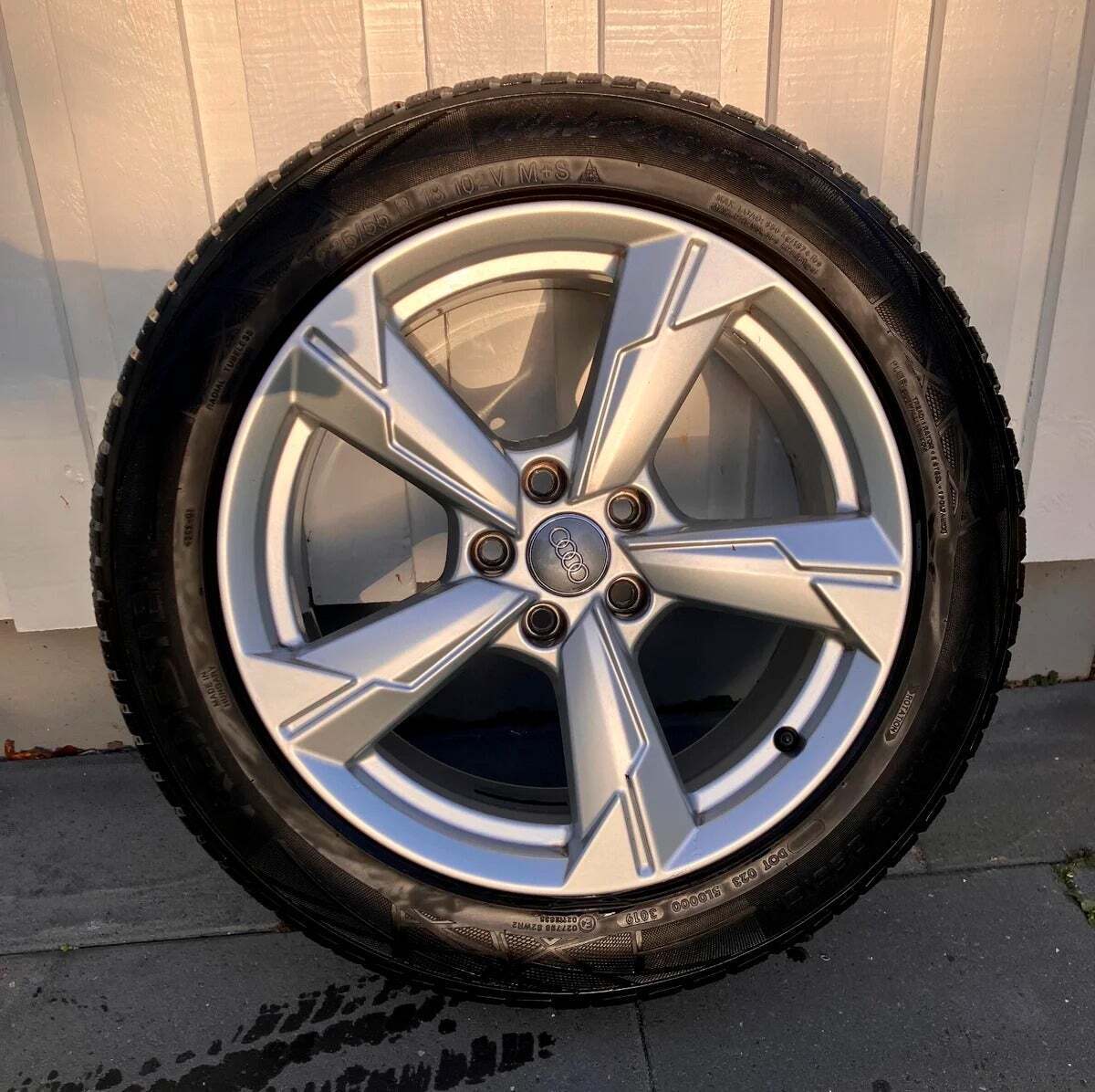 Grå Audi A6 fra 2019