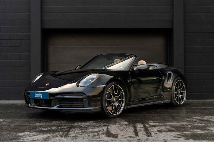 Sort Porsche 911 Turbo fra 2021