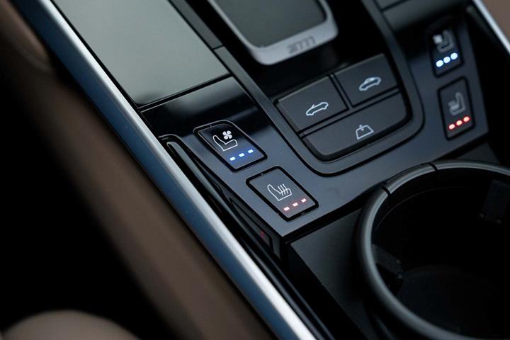 Sort Porsche 911 Turbo fra 2021