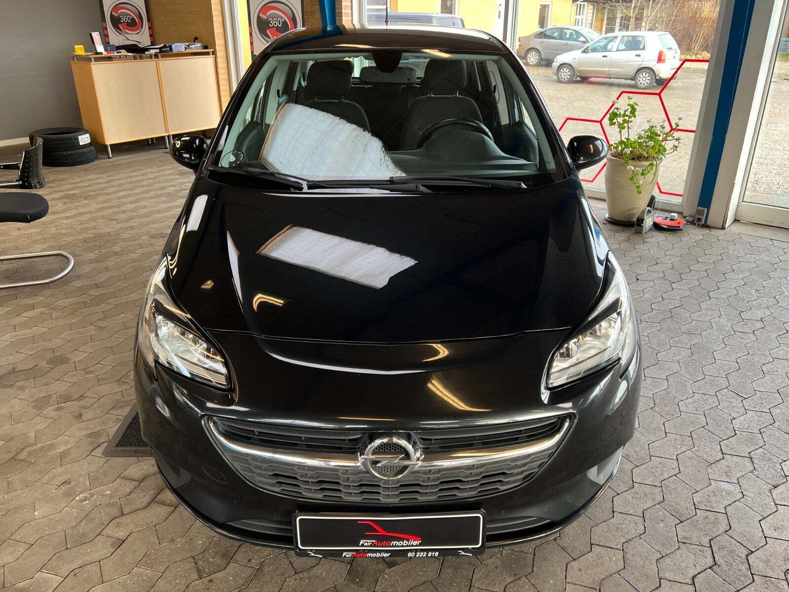 Sort Opel Corsa fra 2015