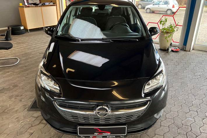 Sort Opel Corsa fra 2015