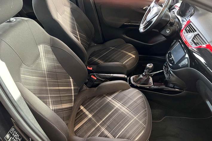 Sort Opel Corsa fra 2015