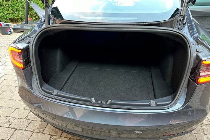 Sort Tesla Model 3 fra 2021