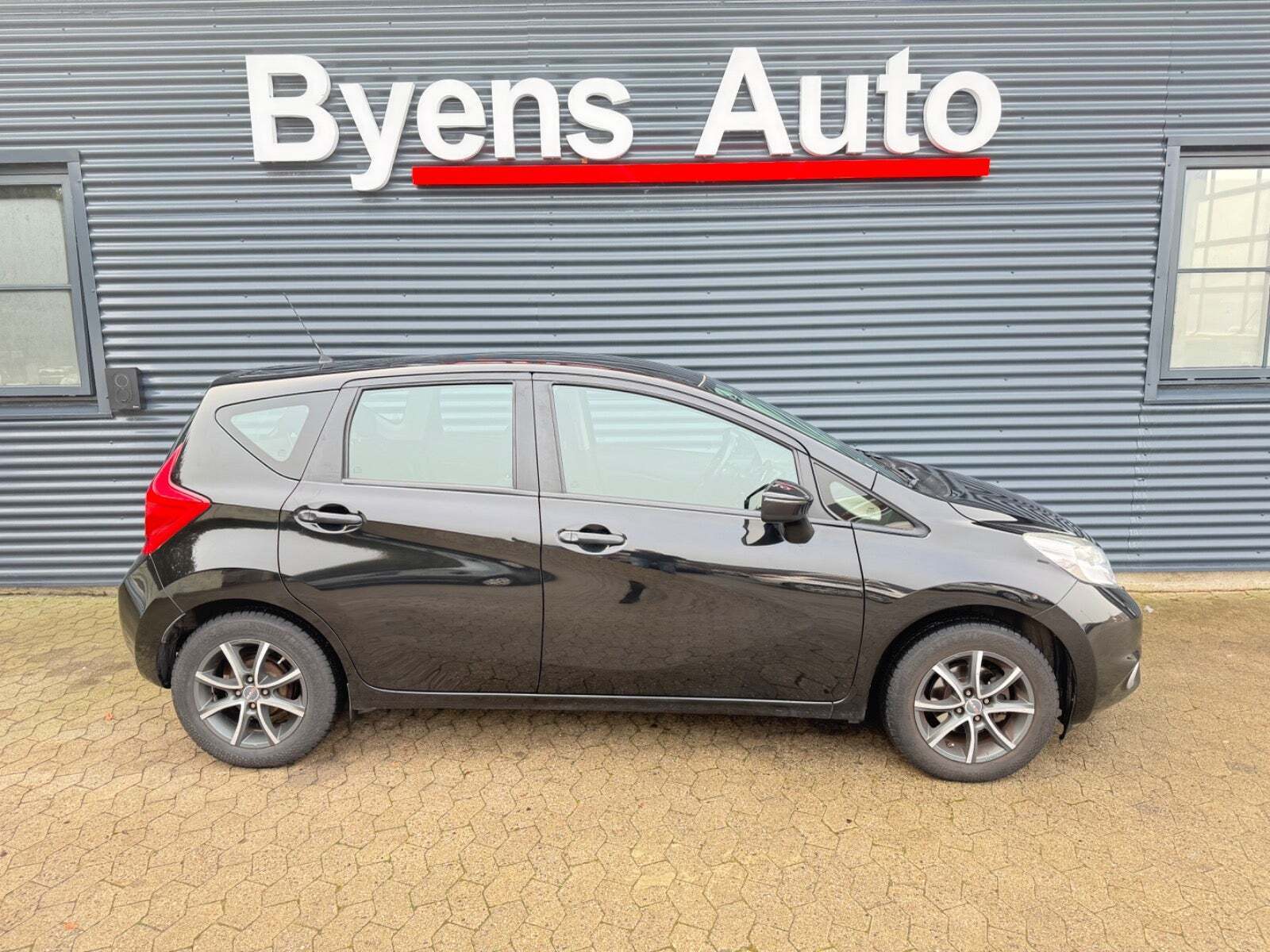 Sort Nissan Note fra 2014