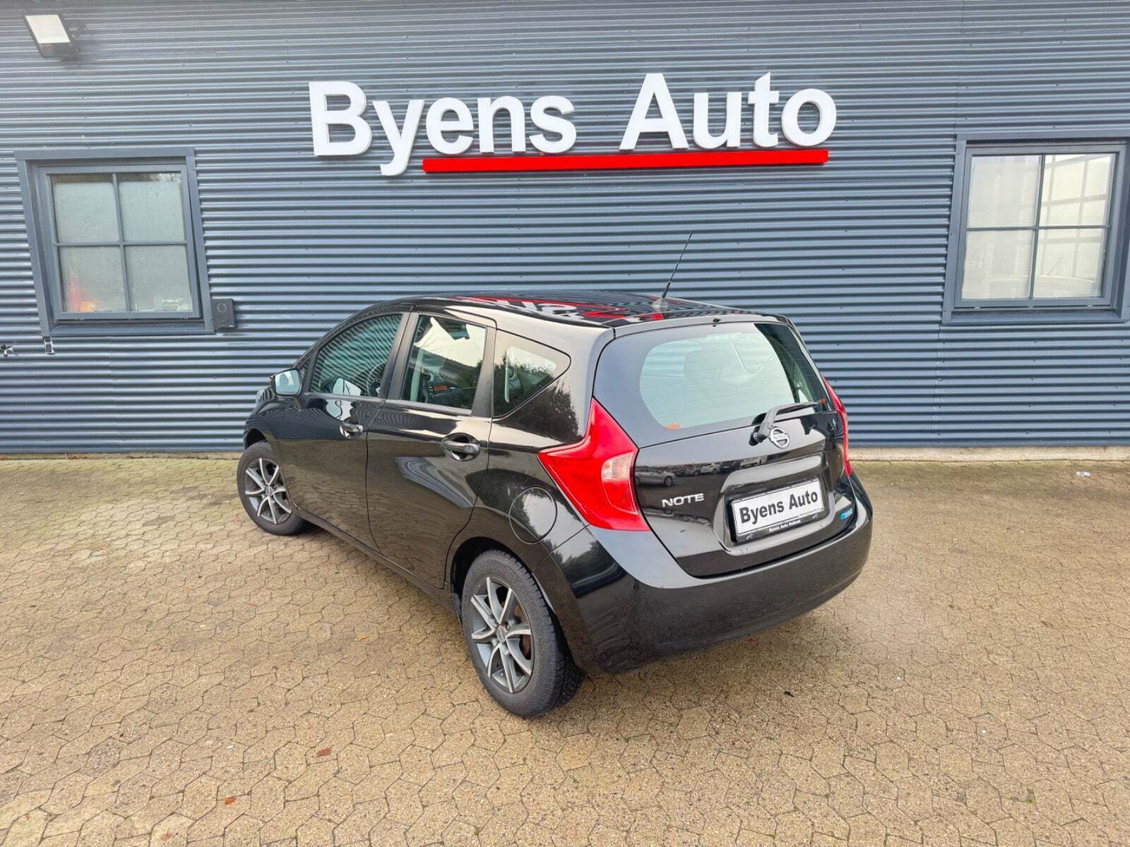 Sort Nissan Note fra 2014