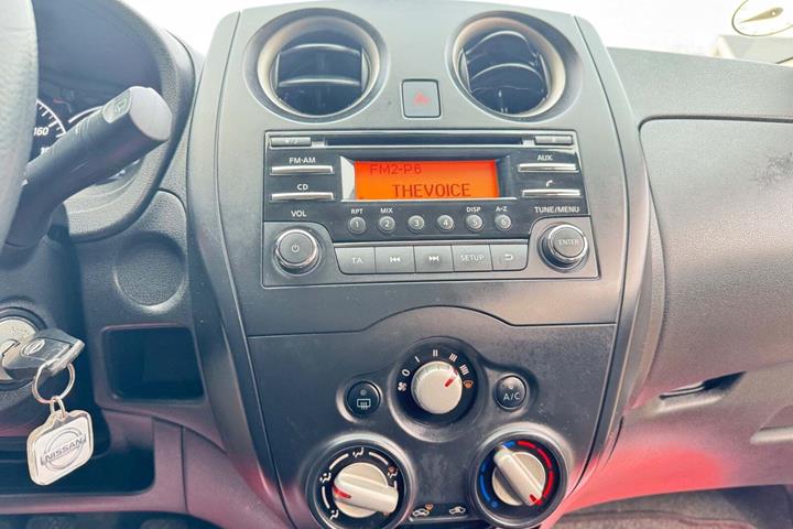 Sort Nissan Note fra 2014 set indefra