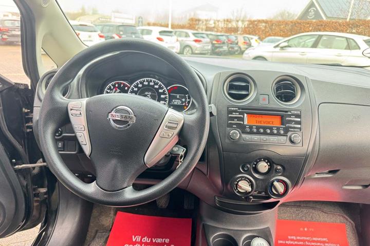 Sort Nissan Note fra 2014 set indefra