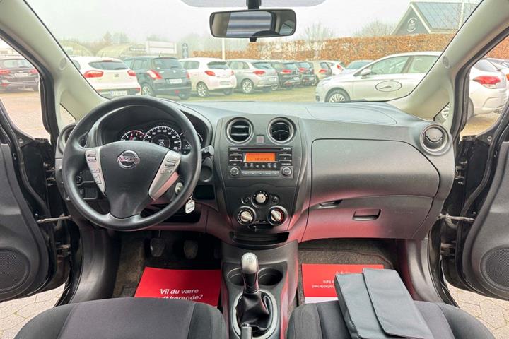 Sort Nissan Note fra 2014 set indefra