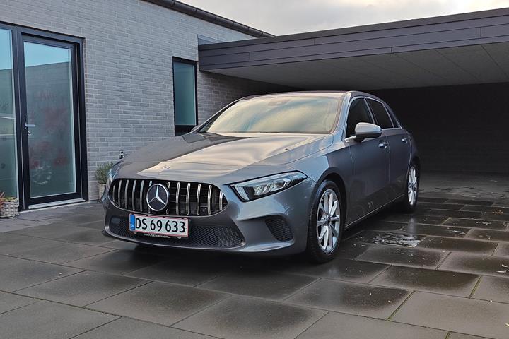 Grå Mercedes A180 d fra 2018