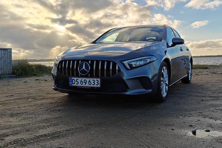 Grå Mercedes A180 d fra 2018