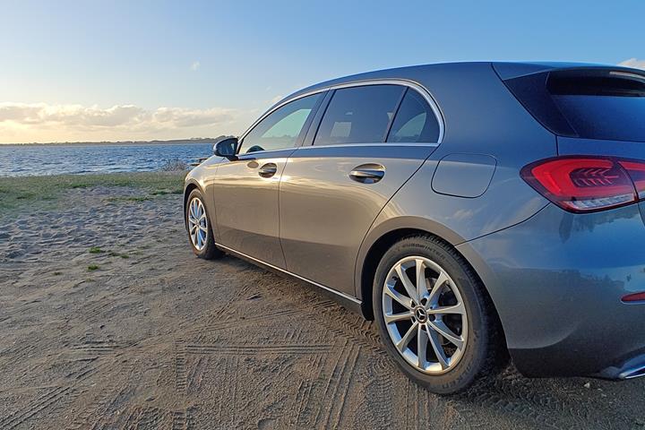 Grå Mercedes A180 d fra 2018