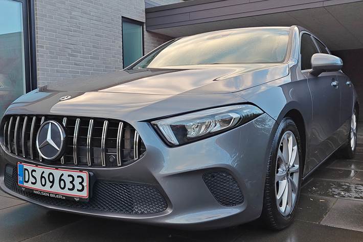 Grå Mercedes A180 d fra 2018