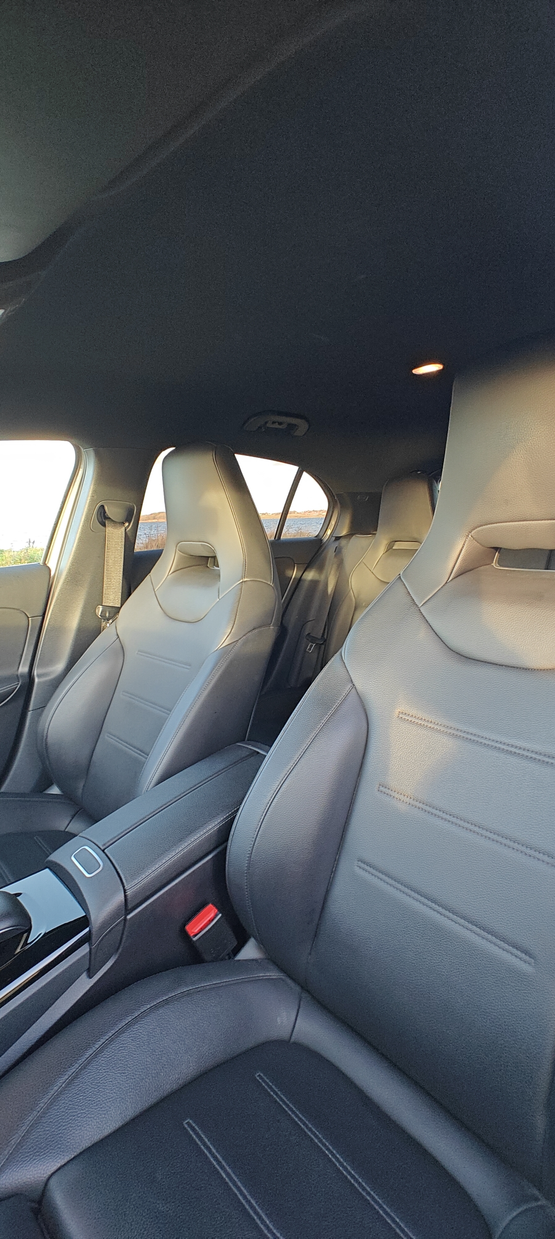 Grå Mercedes A180 d fra 2018