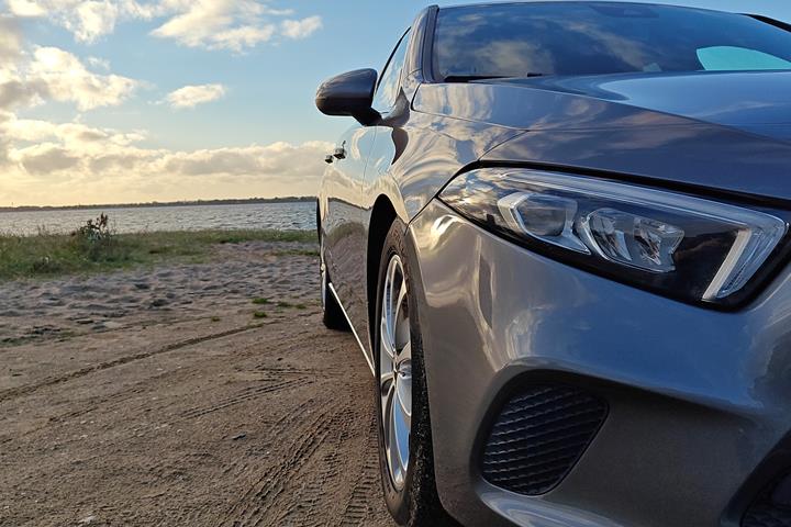Grå Mercedes A180 d fra 2018