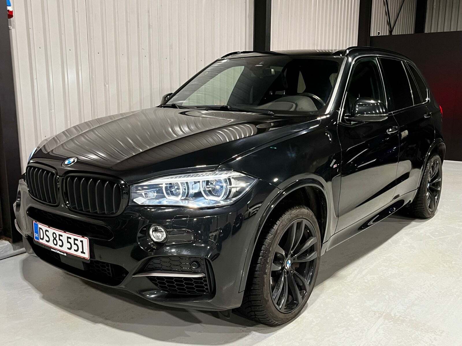 Sort BMW X5 fra 2017 set udefra