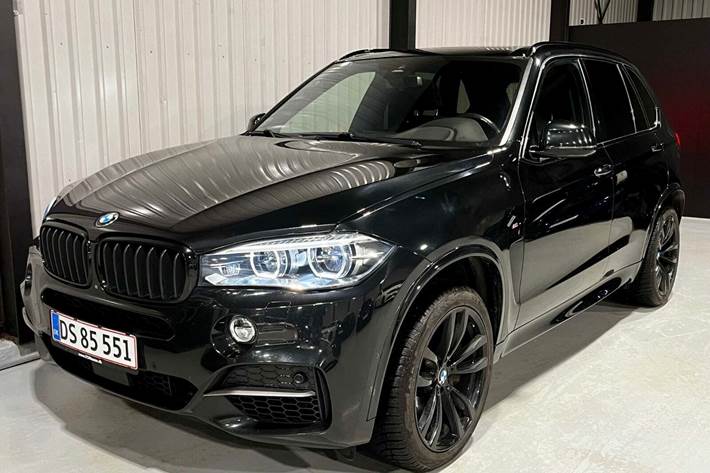 Sort BMW X5 fra 2017 set udefra