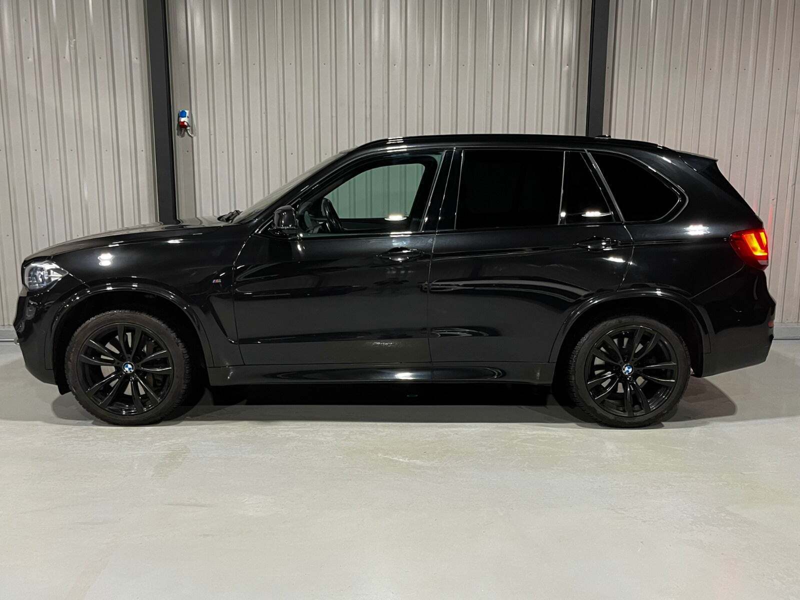 Sort BMW X5 fra 2017