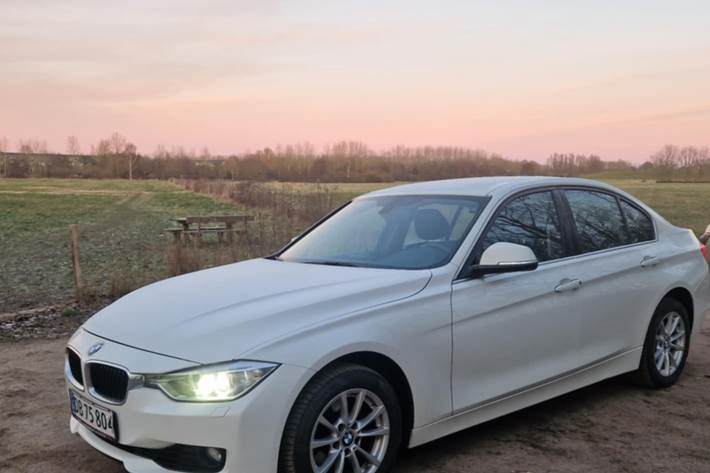 Hvid BMW 3-Serie fra 2012