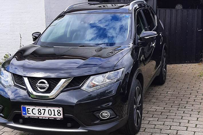 Sort Nissan X-Trail fra 2017