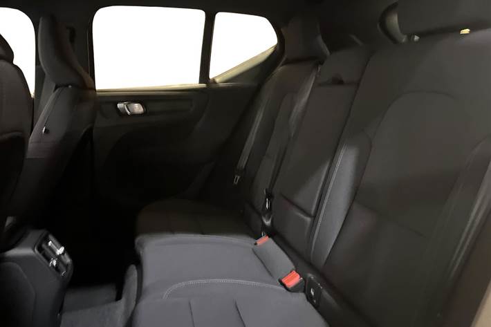 Grøn Volvo XC40 fra 2024