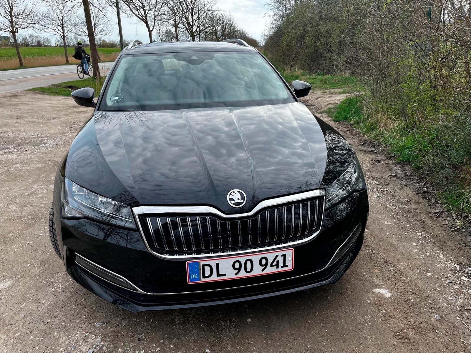 Sort Skoda Superb fra 2021