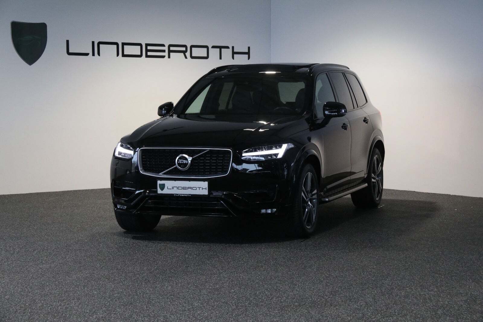 Sort Volvo XC90 fra 2019 set udefra