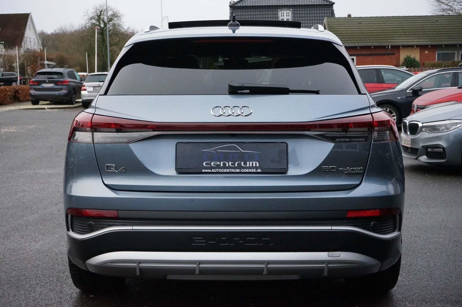 Blå Audi Q4 e-tron fra 2022