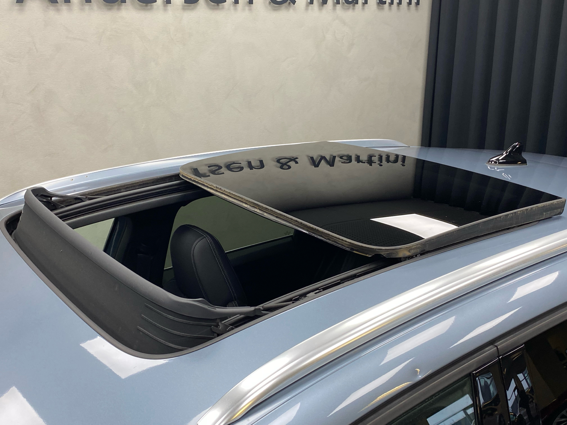 Blå Audi Q4 fra 2021 set udefra