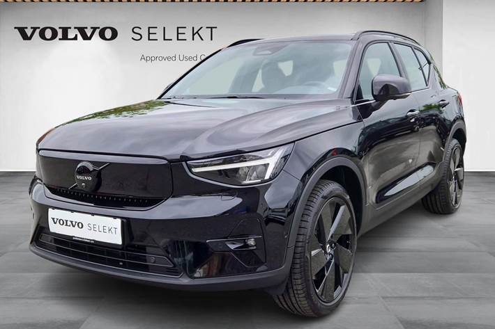 Sort Volvo EX40 fra 2024 set udefra