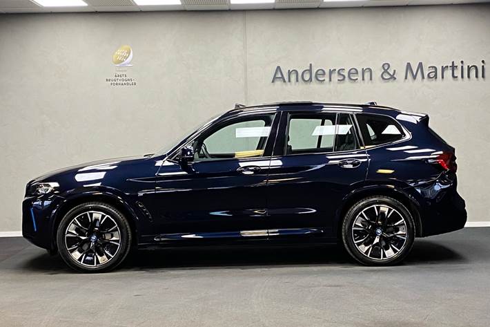 Sort BMW iX3 fra 2023