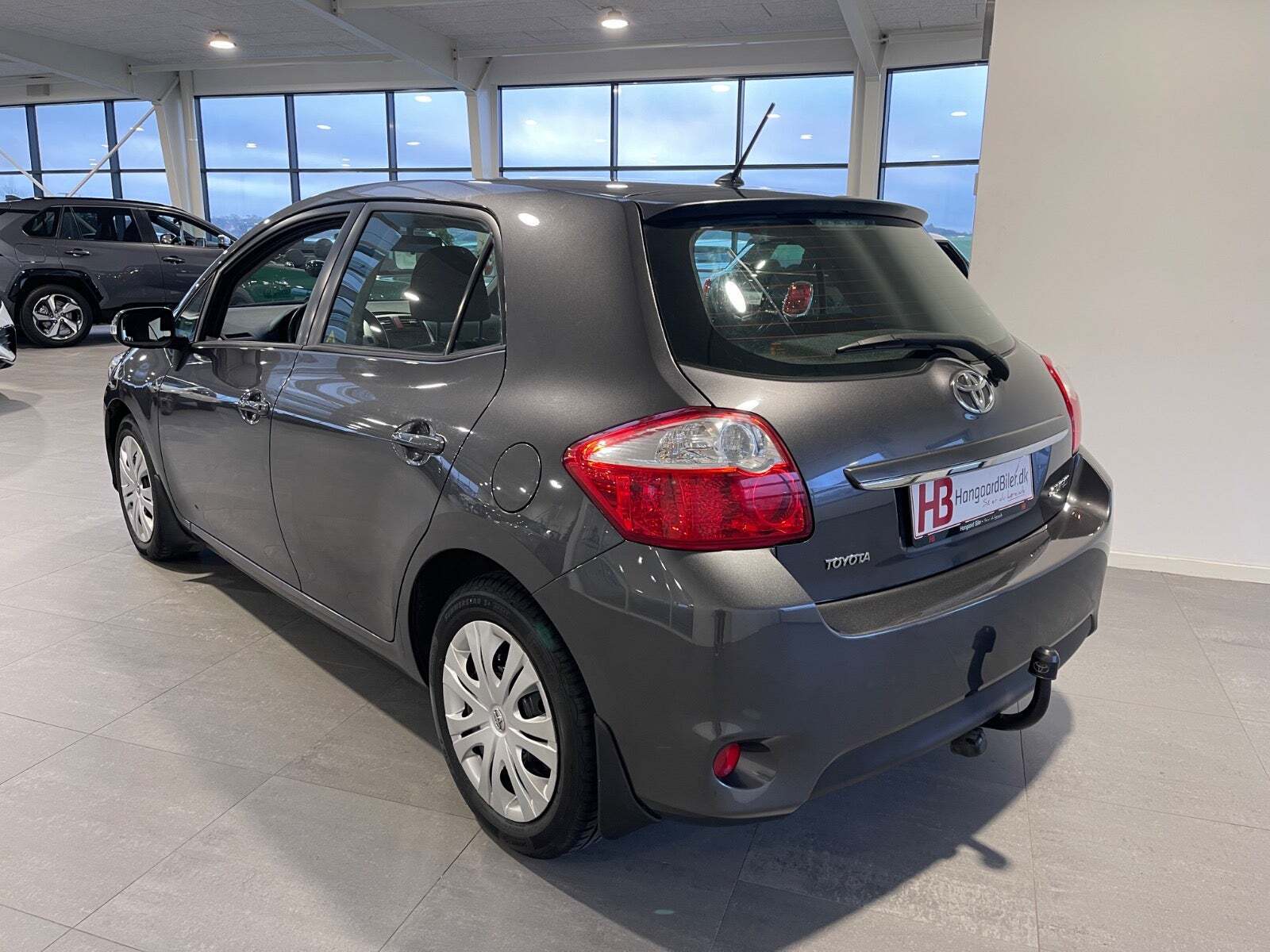 Grå Toyota Auris fra 2012