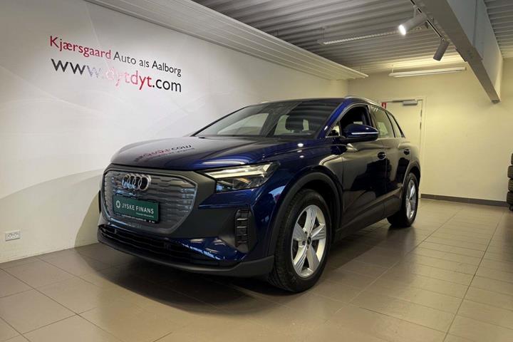 Blå Audi Q4 e-tron fra 2023 set udefra