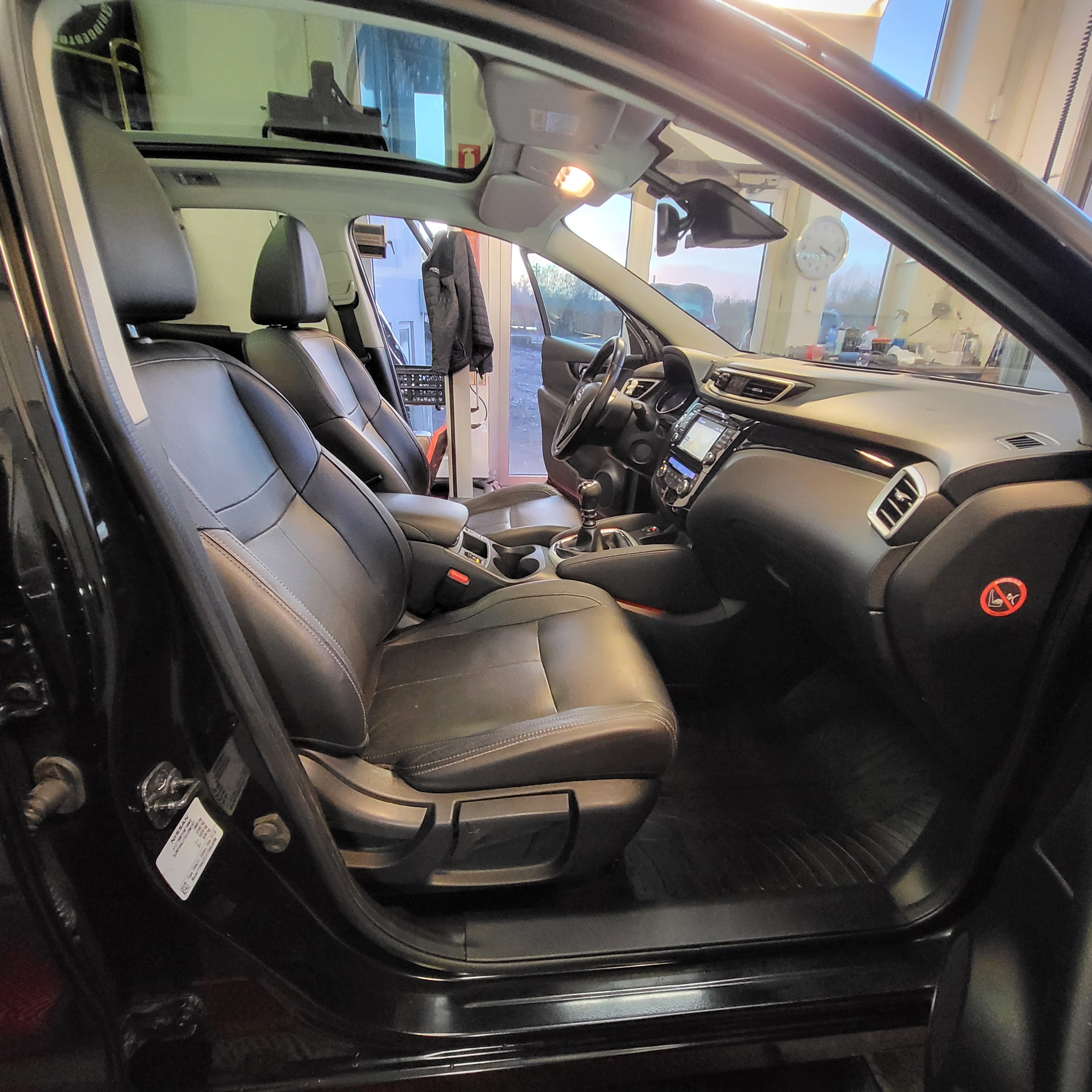 Sort Nissan Qashqai fra 2015