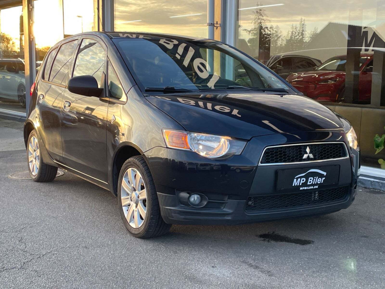 Sort Mitsubishi Colt fra 2011