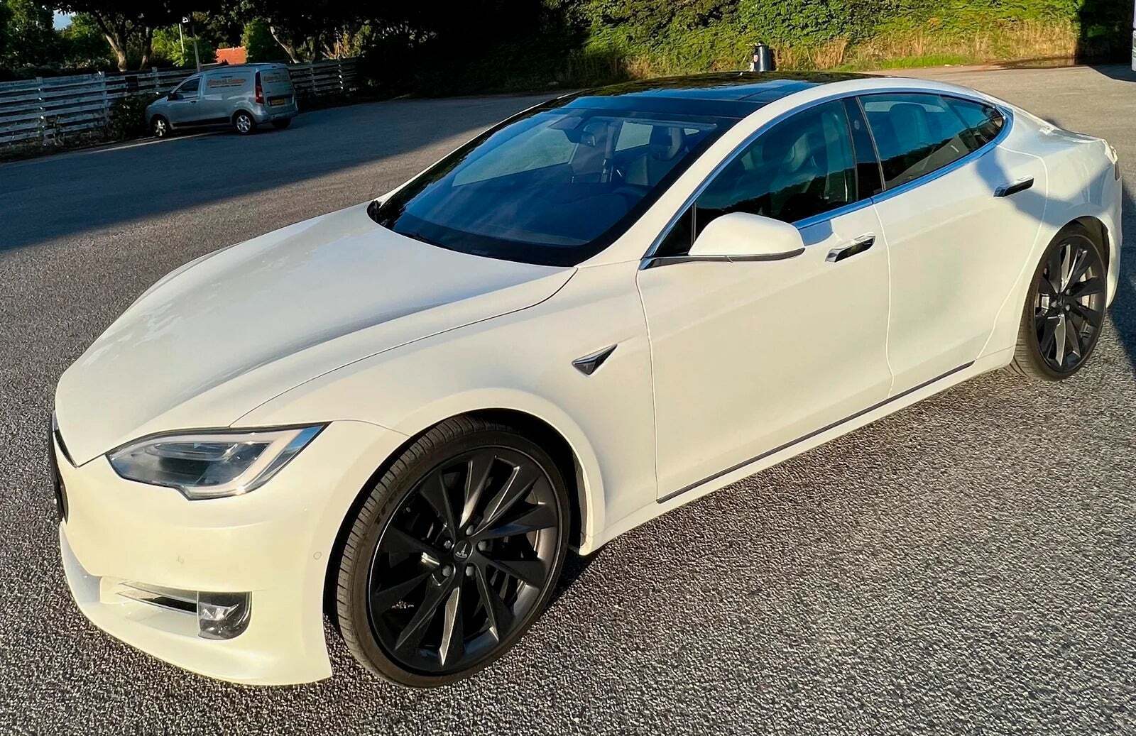undefined Tesla Model S fra 2018 set udefra