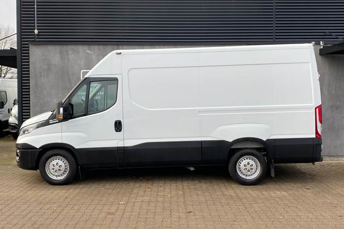 Hvid Iveco Daily fra 2016