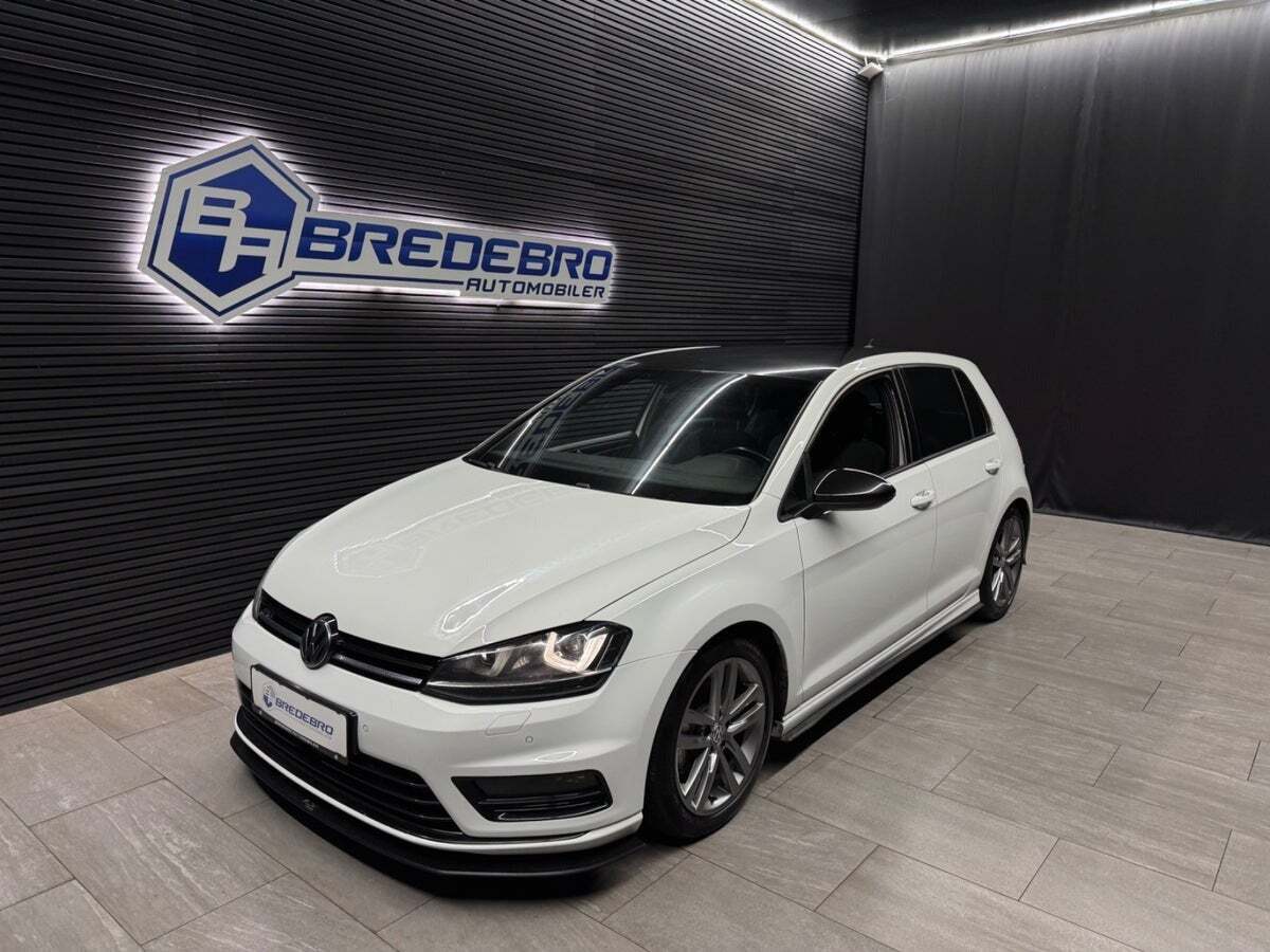 Hvid VW Golf VII fra 2016 set udefra