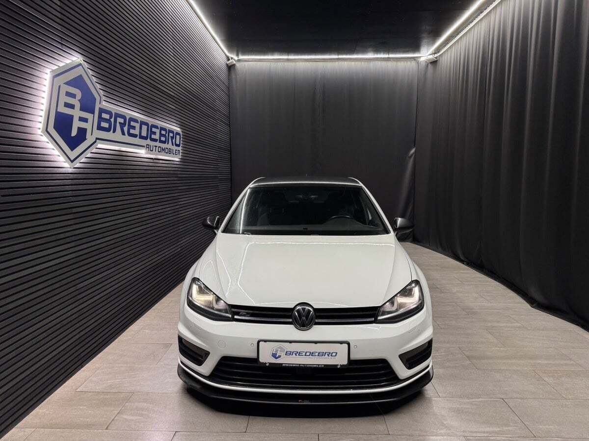 Hvid VW Golf VII fra 2016