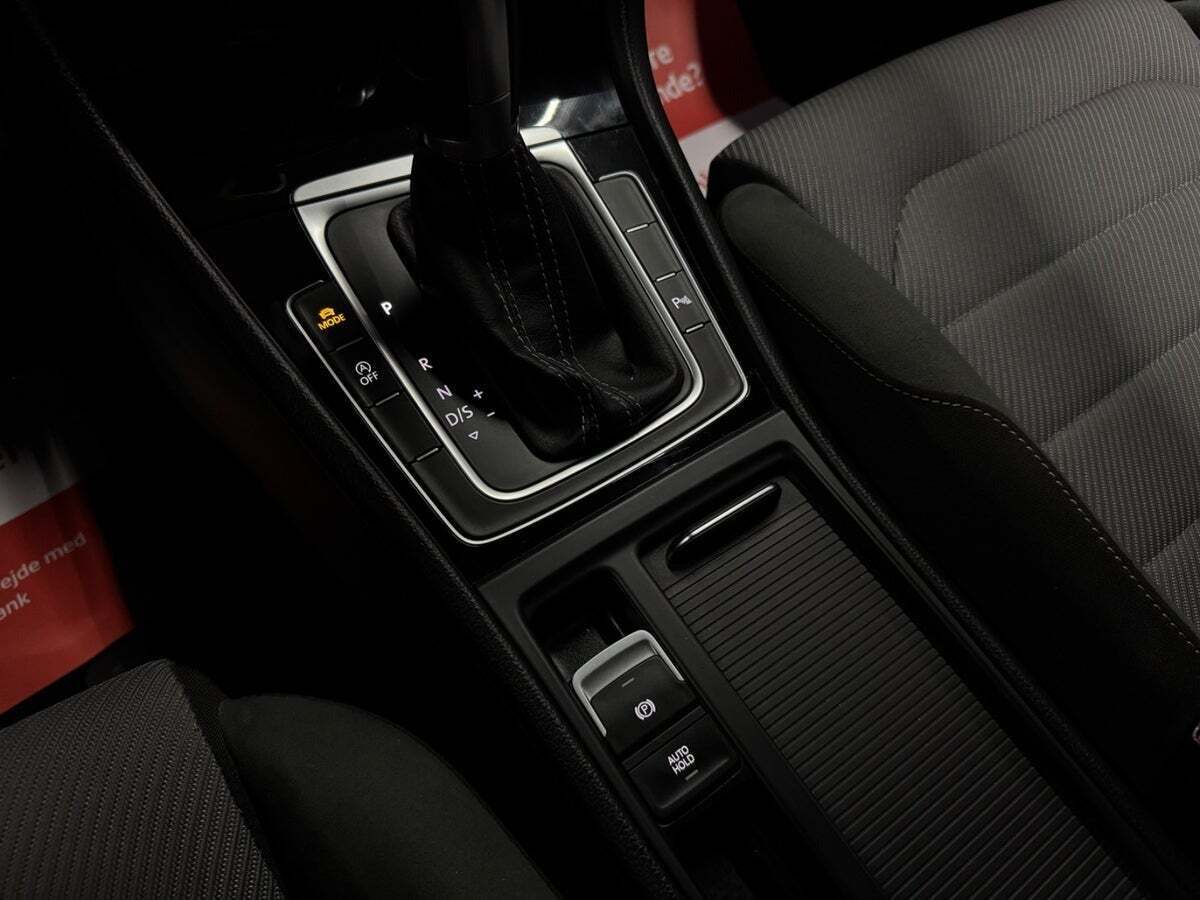 Hvid VW Golf VII fra 2016