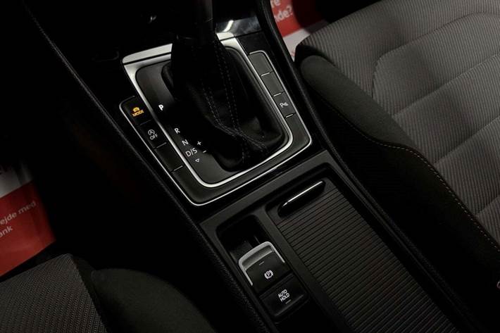 Hvid VW Golf VII fra 2016