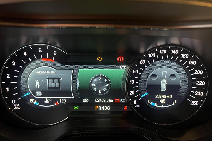 Grå Ford Mondeo fra 2020