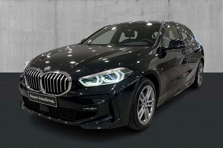 undefined BMW 118i fra 2024 set udefra