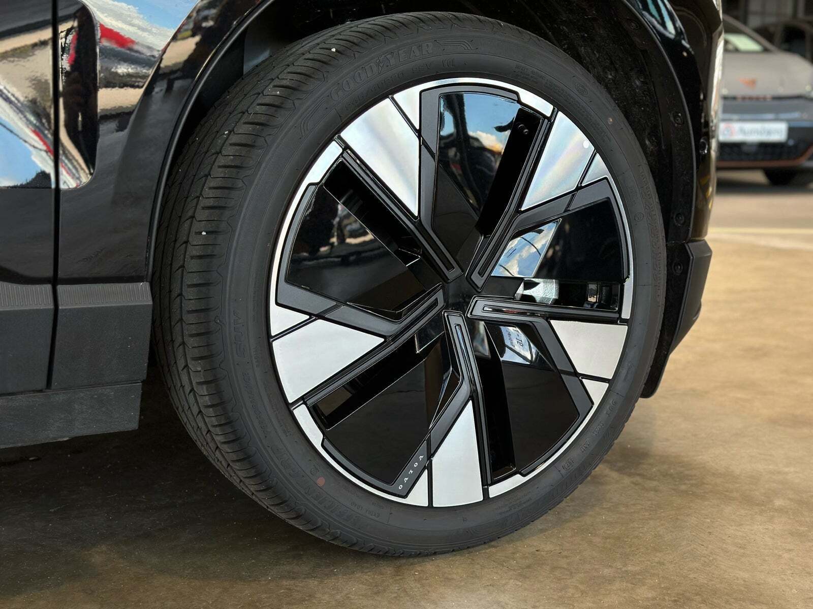 Sort Volvo EX30 fra 2024